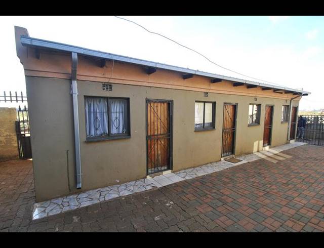 4 BEDROOM HOUSE FOR SALE IN VOSLOORUS